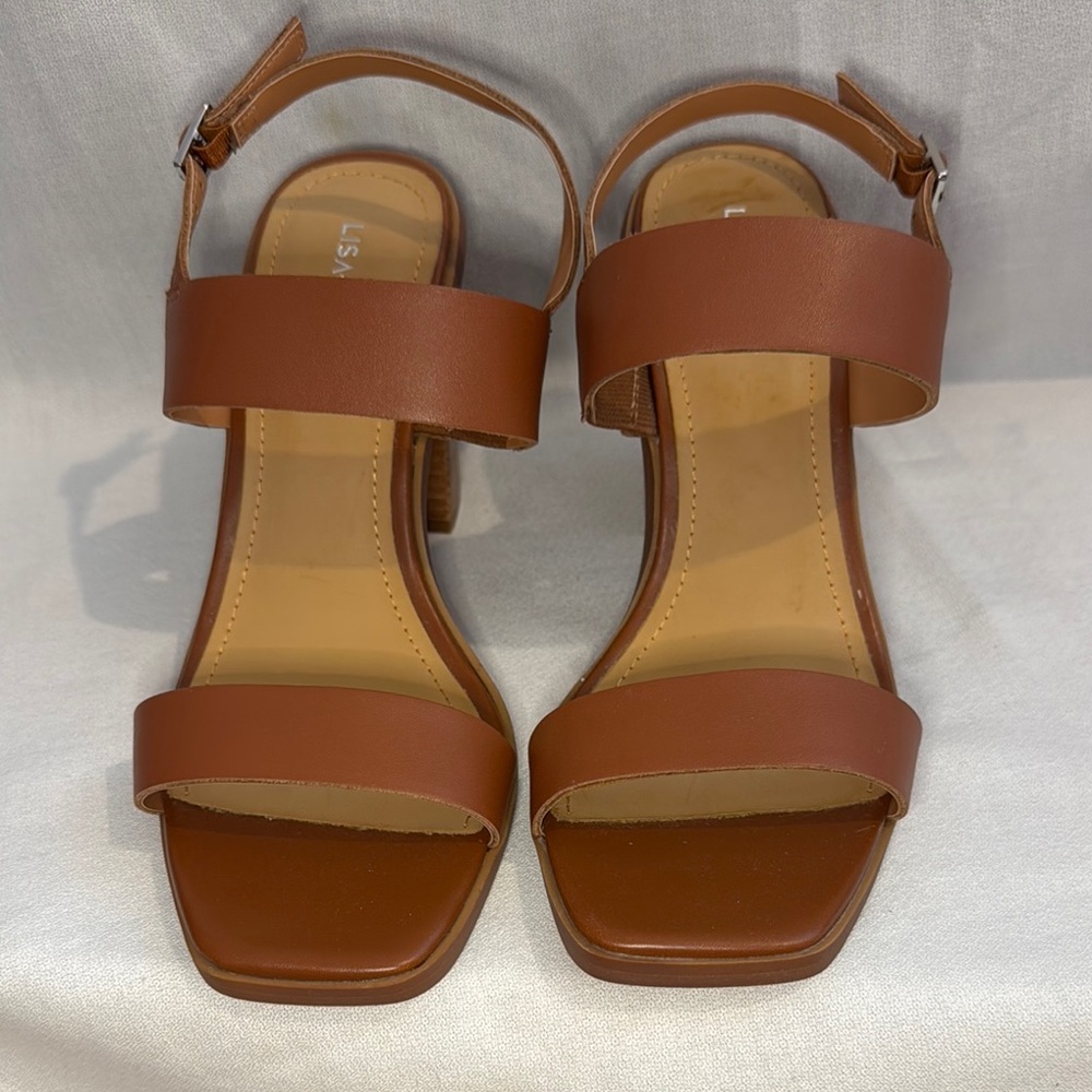 NIB Lisa and Vicky Oasis Heels in Cheatnut Sz 8
